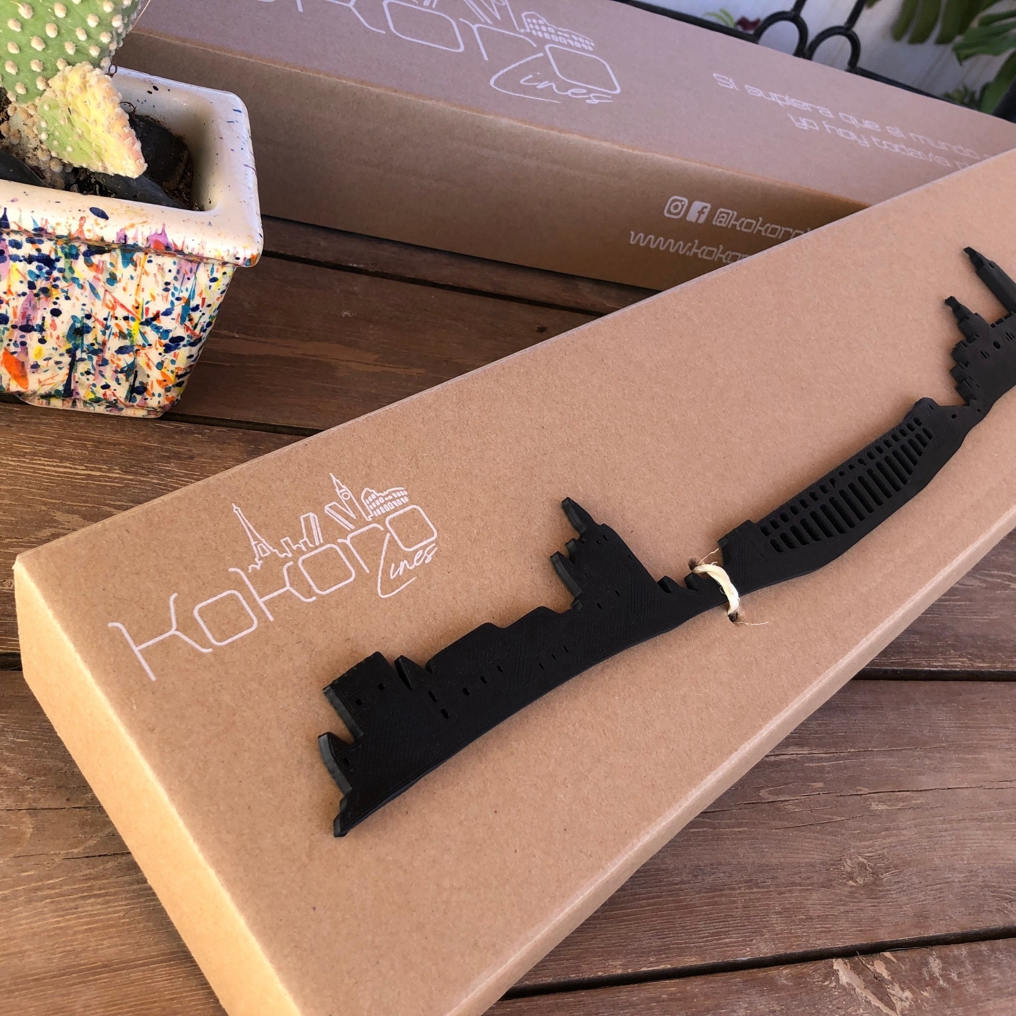 Decoración Skyline 3d de la ciudad de Segovia compuesto por materiales reciclados.