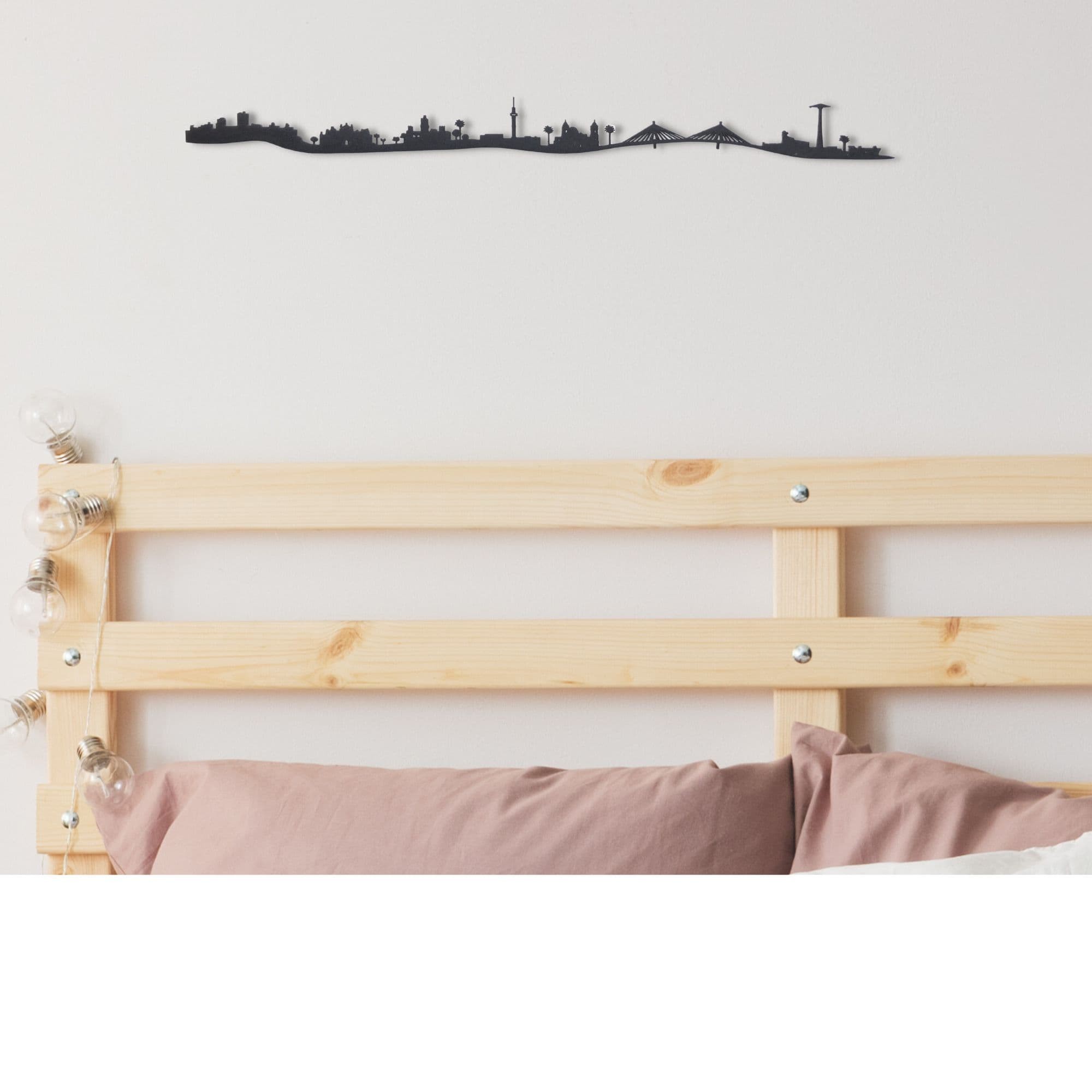 Skyline de Cádiz, silueta de decoración para pared hecha con materiales reciclados